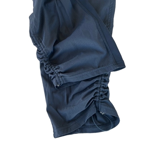 Lululemon Dance Studio Crop II Unlined 20” Style #W6APMS Black Scrunch GUC Sz 8 - Picture 6 of 12